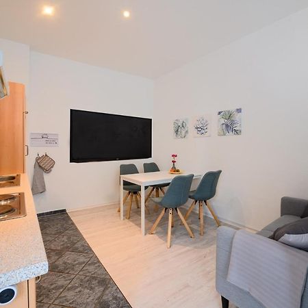 Großzügige Wohnung, TOP-Lage auf dem Werder, max 4 Personen Magdeburgo Exterior foto