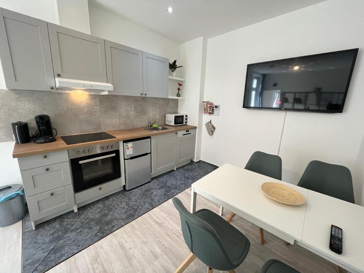 Großzügige Wohnung, TOP-Lage auf dem Werder, max 4 Personen Magdeburgo Exterior foto